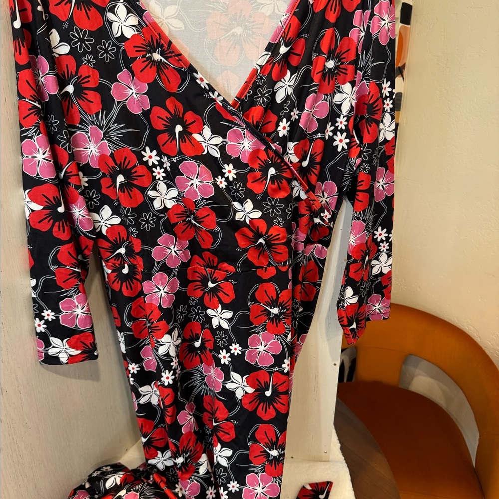 Chic Floral Maxi Dress - Black, Red, and Pink - Picture 3 of 6